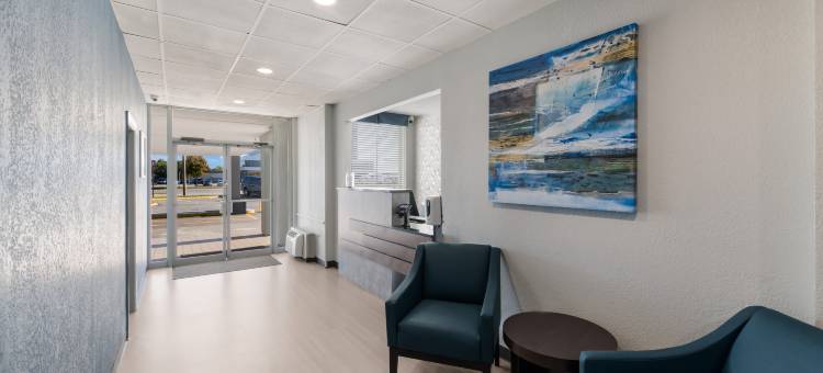 红屋之家城市工作室纽波特新闻 - 汉普顿西(HomeTowne Studios Newport News - Hampton West)图片