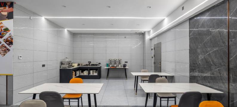 欧曼顿智能电影酒店(广州鹤洞地铁站店)图片