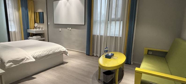 萌青春酒店(昆明火车站店)图片