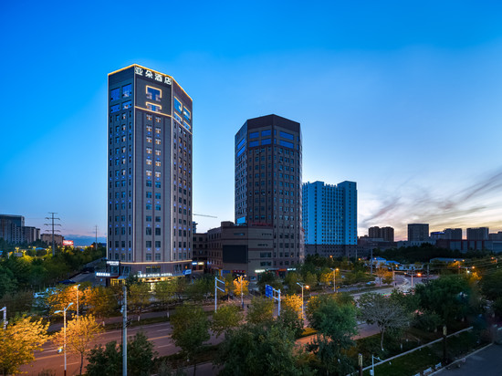 伊宁市行政服务中心广东路亚朵酒店