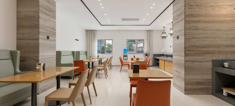 喆霆电竞酒店(南宁宾阳黎塘站店)图片