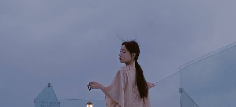 阿凯缇娅·安止风随花开图片