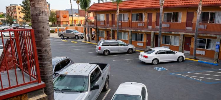 奥姆公园埃尔卡洪和圣迭戈酒店及套房(Om Park Inn and Suites El Cajon near San Diego)图片