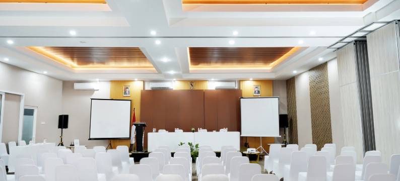 斯拉根前一酒店(Front One Hotel Sragen)图片