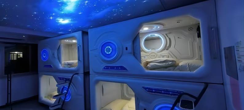 沈阳那年太空舱台球青年旅舍(瀚都国际店)图片