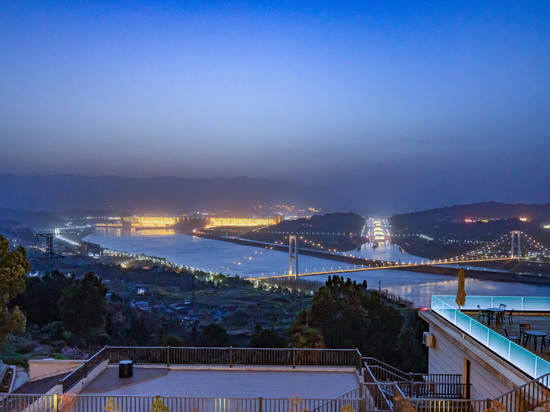 半坡·雅望隐奢民宿(三峡大坝店)