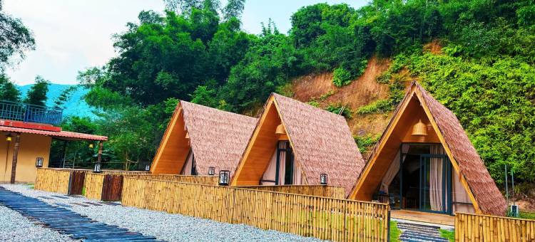 游创寻野溪边露营庄园图片