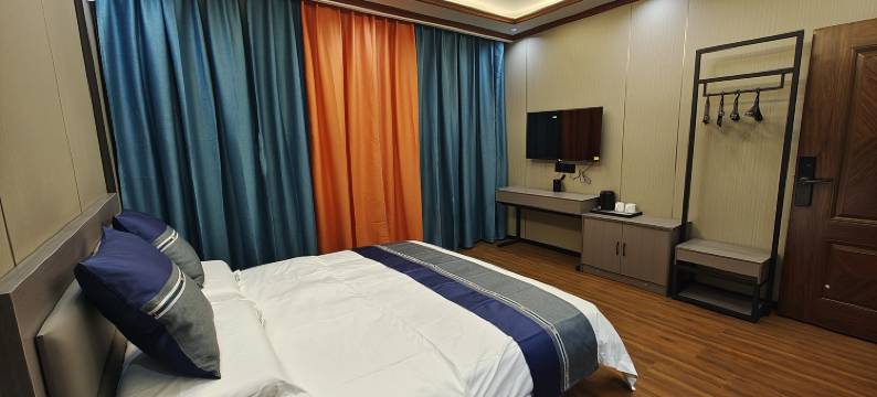 普兰玛旁雍措酒店图片