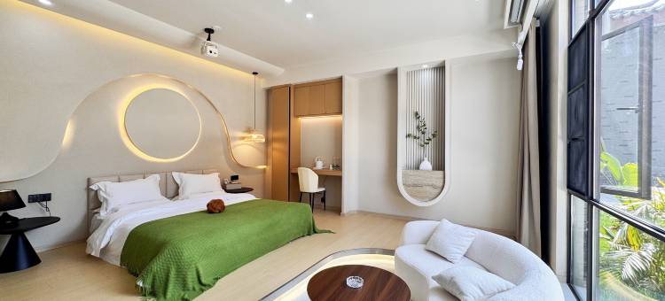 楚雄外星人度假酒店(彝海公园沙滩店)图片