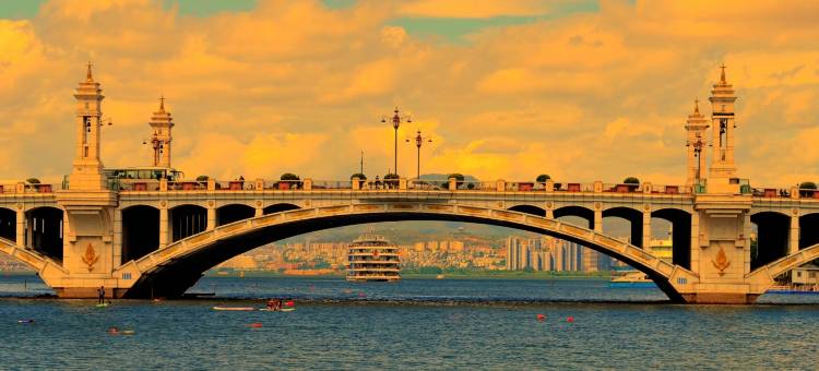 云宝智能酒店(大理高铁站洱海公园景区店)图片