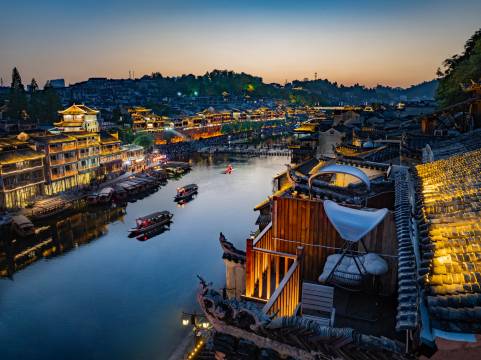 花语清晨江景民宿(凤凰古城虹桥店)