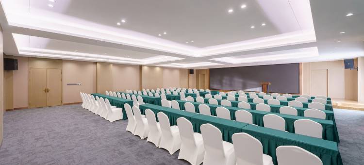 海兰假日酒店(乌鲁木齐医学院店)图片