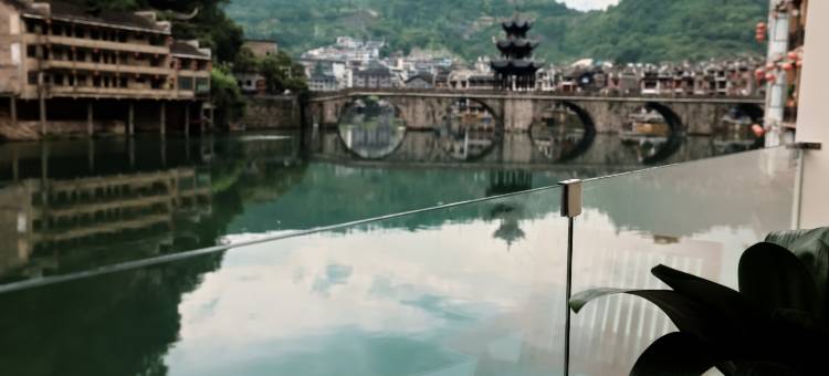 叙旧入影·云锦月villa设计师美学民宿(镇远古城祝圣桥店)图片