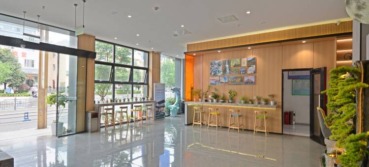 海伦·轻居酒店(雅安天全中医院店)图片