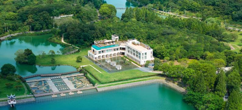 南京澹兮·珍珠泉温泉湖畔山居图片