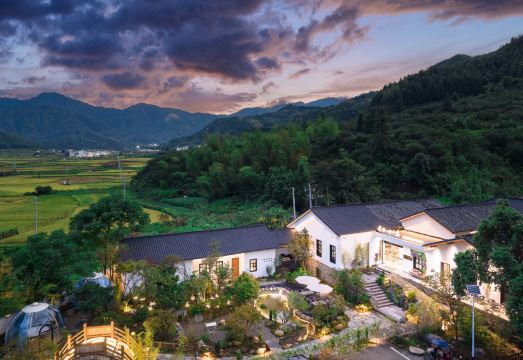 Wuyuan Yunjing Fenghuang Ginkgo Valley B&B Huangling District Branch Hotel Overview