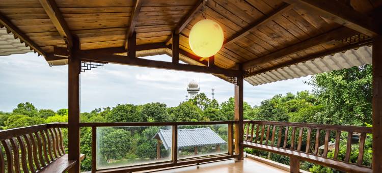 暖云涧民宿(三峡机场店)图片