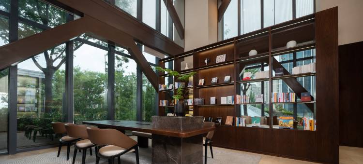 大连高新万达广场星海湾大桥亚朵酒店图片