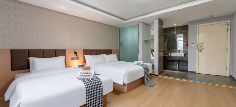 七庭酒店(南昌八一广场丁公路北地铁站店)图片