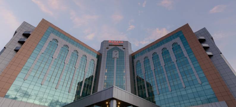 让斯温德姆华美达广场酒店(Ramada Plaza by Wyndham Gence)图片