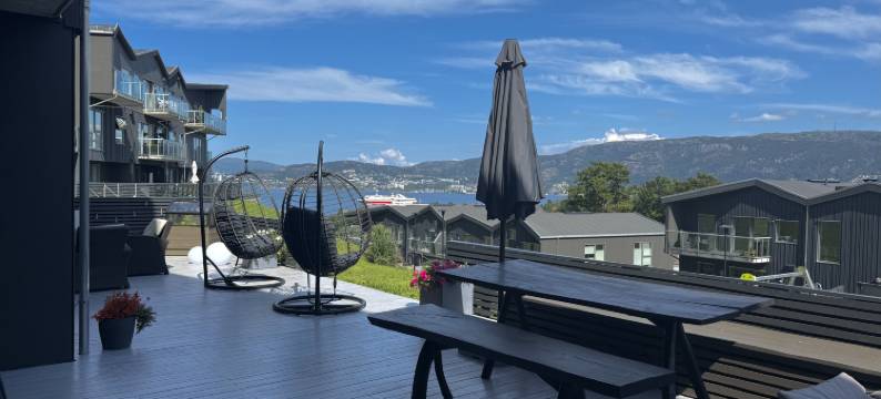 Large luxurious apartment with private terrace and parking图片