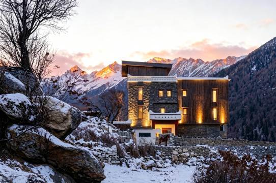 烟岚雪岫|藏地人文·雪域秘境民宿(四姑娘山长坪沟景区店)图片