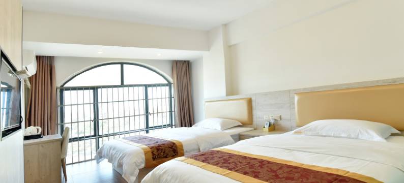 东兴易安客栈(万尾金滩店)图片