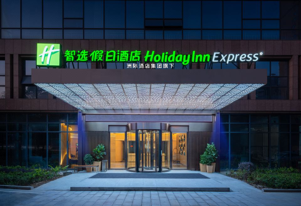  Hotel Overview