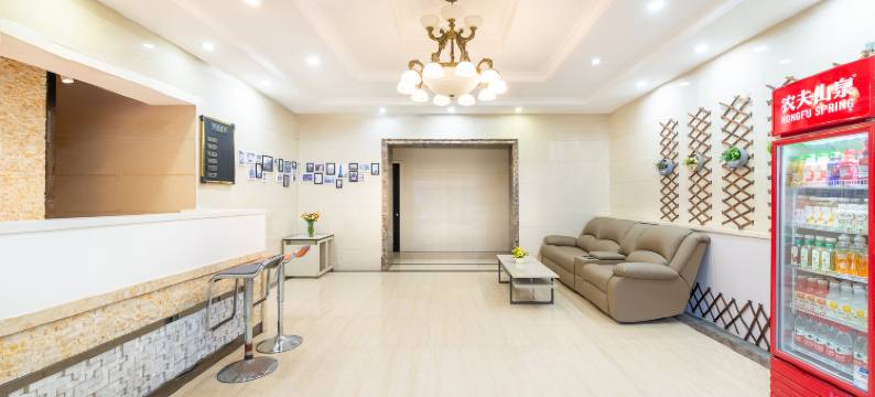 西西里主题酒店(大连西安路地铁站长兴里小吃街店)图片