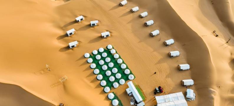 腾格里沙漠沙之缘露营地图片