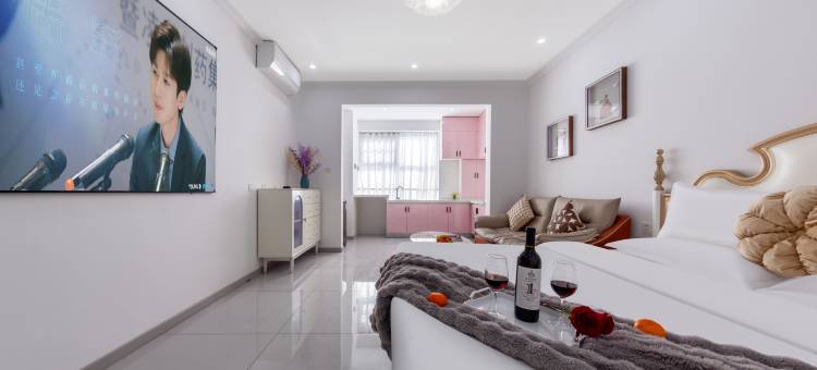 阿龙的家庭影音民宿(体育场地铁站店)图片