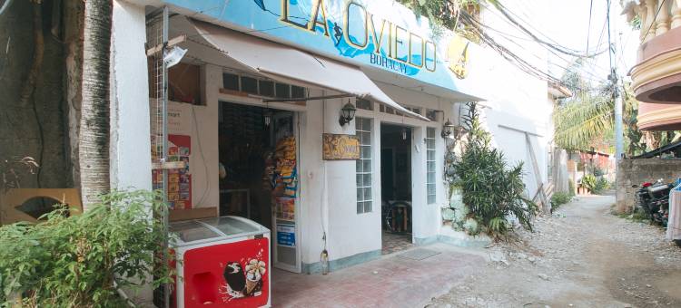 拉奥维耶多别墅(La Oviedo Villas by RedDoorz)图片