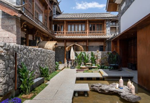 Lijiang Old Town Eight Leaves Resort Hotel over view