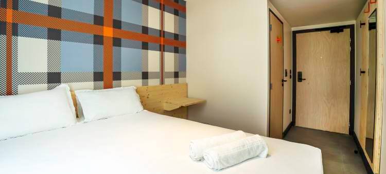 马赛欧罗梅德便捷酒店(easyHotel Marseille Euromed)图片