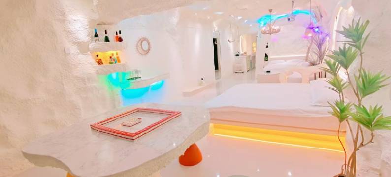 花田里 · 网红洞穴主题观影民宿(延吉延边大学西市场店)图片