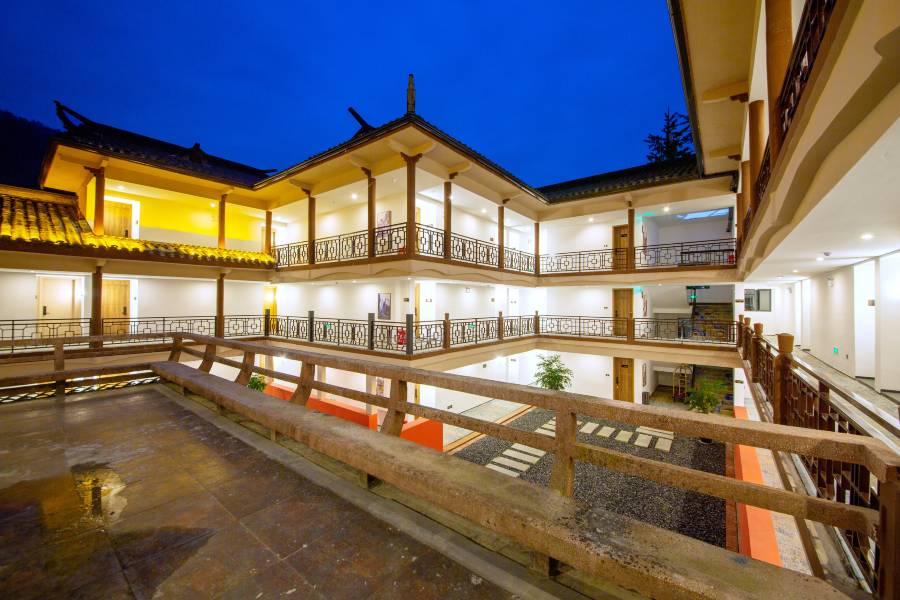 天崇雲海度假酒店(武陵源國家森林公園店)