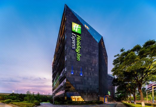 上海虹桥商务区智选假日酒店外景图