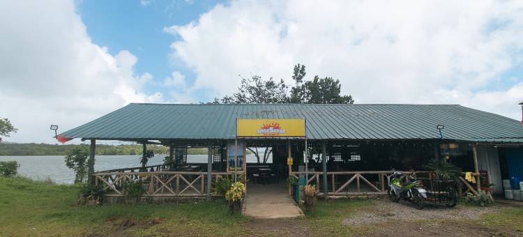 Camp Cali by RedDoorz图片