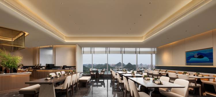 安顺古城虹山湖路亚朵酒店图片