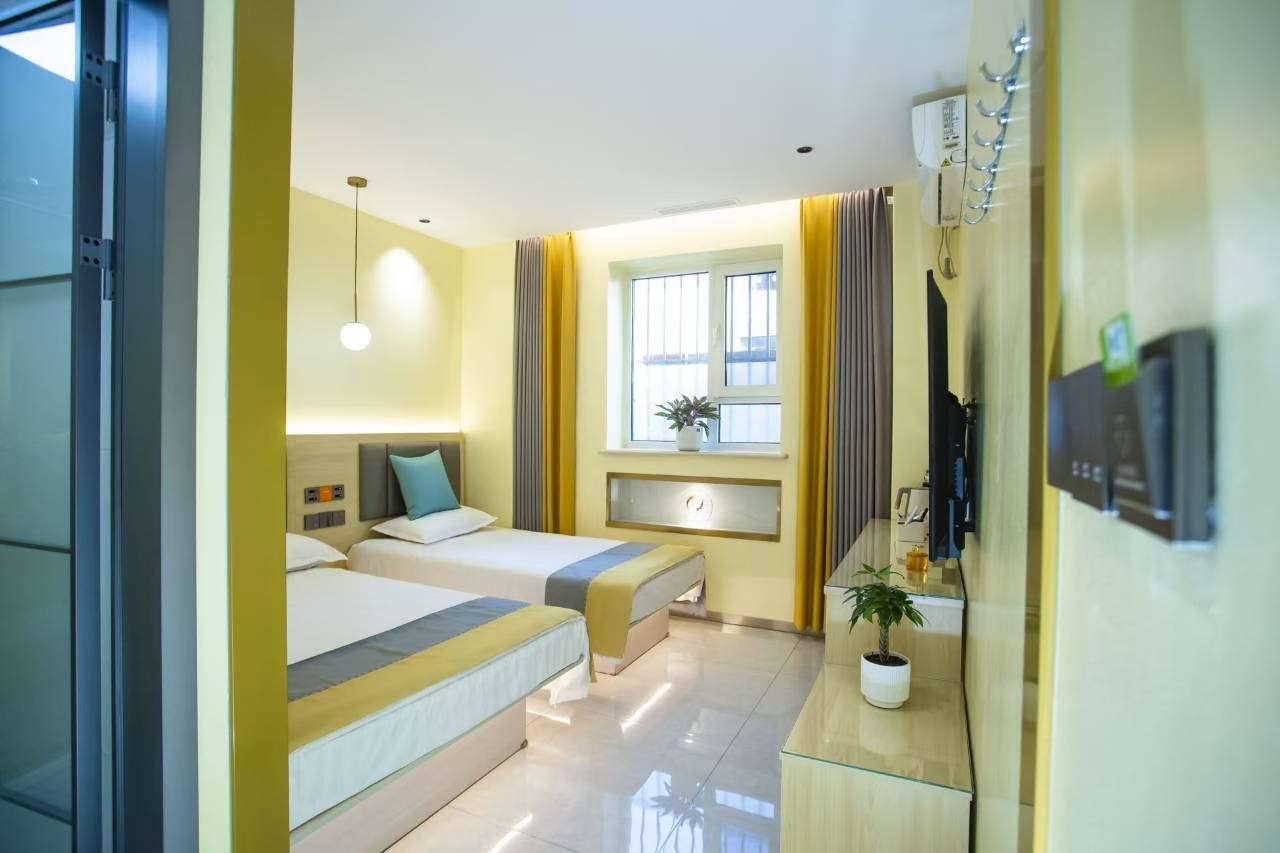 大连米兰假日宾馆(大连火车站东关街历史文化街区店)