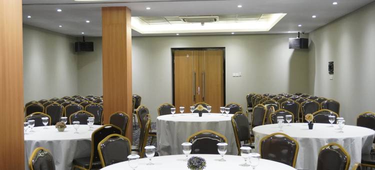 巴布亚勒斯塔里弗朗特一号酒店(Front One Hotel Papua Lestari)图片