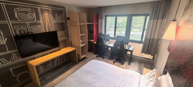 光速电竞酒店(海门龙信广场店)图片