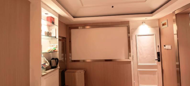 飞宇影院式电竞酒店(八公山店)图片