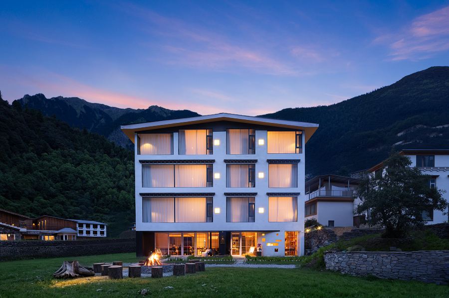 Yubeng Manshan MANSHAN · Golden Snow Bonfire Private Hot Spring ManorHotel Overview