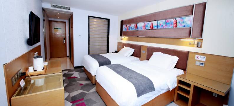 顺博龙酒店(华强南地铁站店)图片