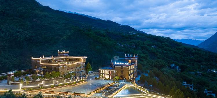 暮山映雪·私汤别院(丹巴甲居藏寨店)图片