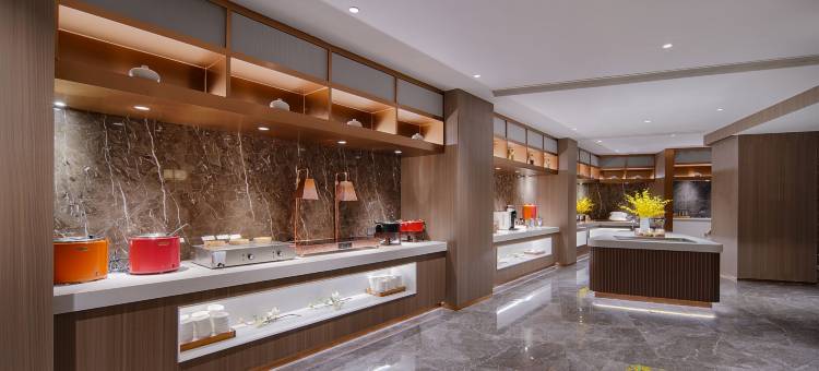 白玉兰酒店(南京红山动物园迈皋桥地铁站店)图片