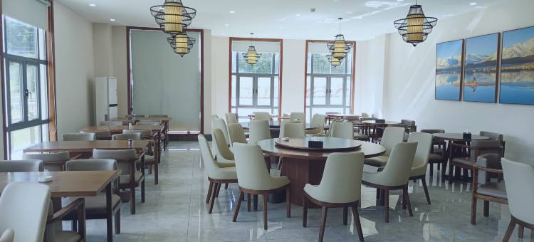 类乌齐渝昌缘民宿(康巴花都店)图片