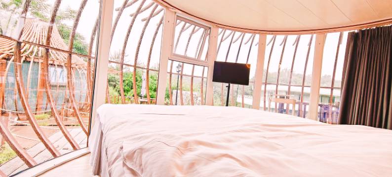 依山伴水度假酒店图片