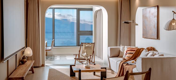 大理哈曼·Aromatic海景艺宿(大理高铁站洱海公园店)图片